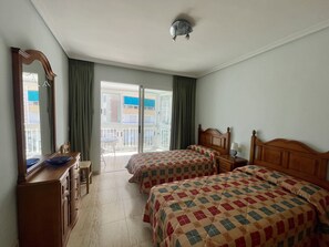 Iron/ironing board, bed sheets - GAVINA APARTMENT OLD TOWN R127 (Benidorm)