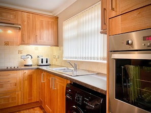 House, Multiple Beds | Private kitchen