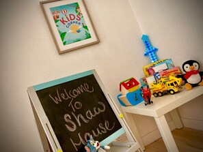 Maison, plusieurs lits | Espace pour enfants