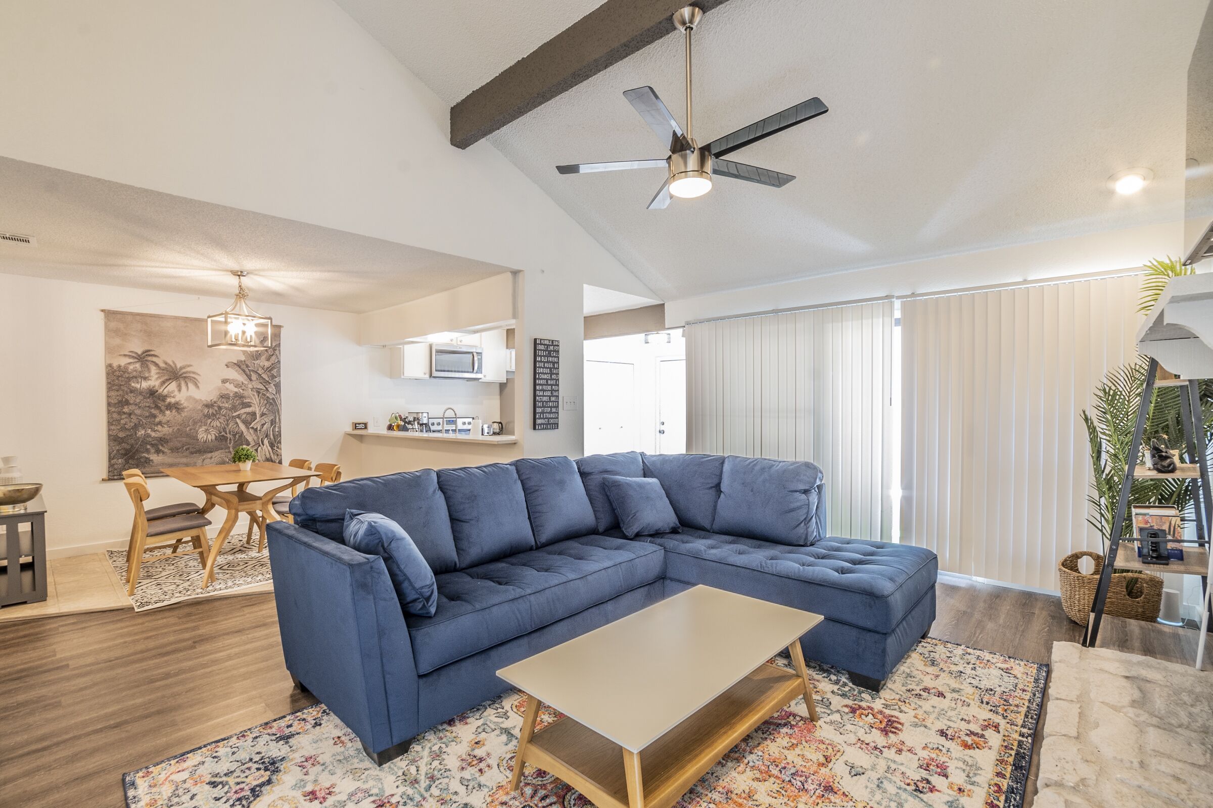 Stylish 2 Bed Townhome with Pool & Tennis Court
