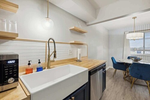 The Hangar #12 I 2 BR I 1 BA