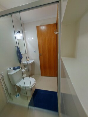 Dusche, Handtücher, Seife, Toilettenpapier