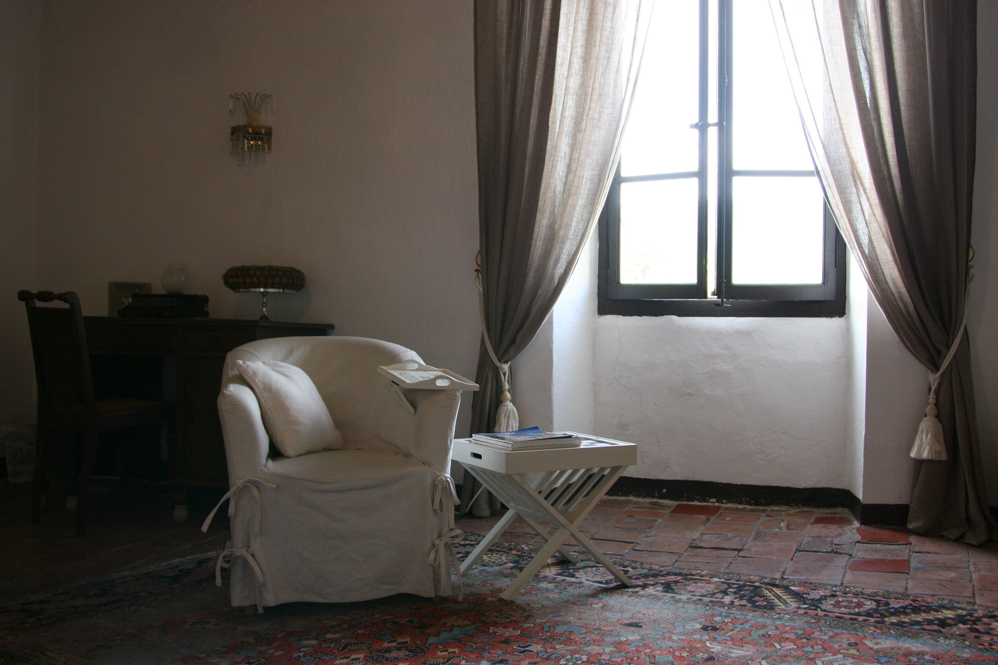 Comfort Room | Individually decorated, individually furnished, desk, bed sheets