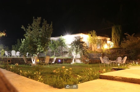 Garden. Countryside Resort Gilgit