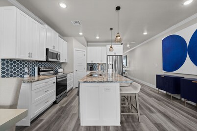 Beautiful New 3 Bedroom Townhouse w/ Private Pool