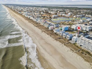Ubicación cercana a la playa, tumbonas y toallas de playa