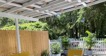 Remodeled Vintage Private Home. <5 min to UF and Downtown