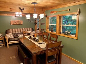 Dining - Cozy cabin in the heart of the Adirondacks (Old Forge)