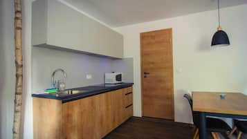 Fridge, microwave, stovetop, electric kettle