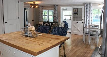 Cozy cottage just minutes from Lake Michigan!