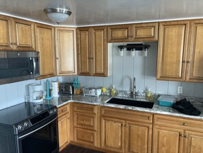 ثلاجة، ميكروويف، فرن، موقد طهي مسطح