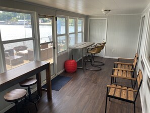 المنشأة من الداخل