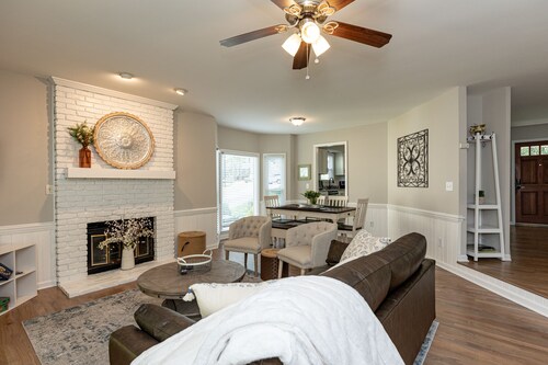 Escape to Blue Wilderness: A stylish townhouse