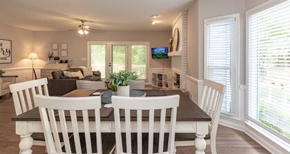 Escape to Blue Wilderness: A stylish townhouse