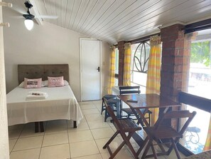 Quarto família | Frigobar, individualmente decorados, roupa de cama
