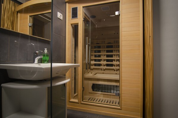 Sauna - Apartments Olimje - GOBI - Romantic Apartment in nature with a private sauna (Šmarje pri Jelšah)