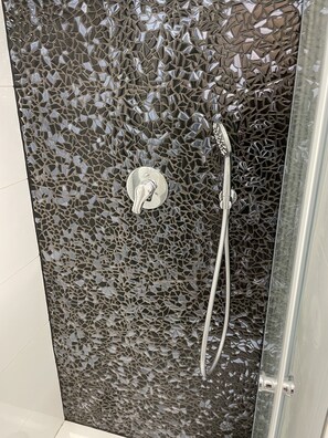 Apartment | Badezimmer | Dusche, Haartrockner, Handtücher