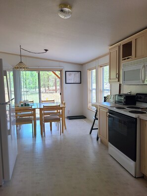 冰箱、微波炉、烤箱、炉灶