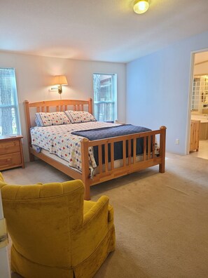 8 多间卧室、办公桌、熨斗/熨衣板、旅行婴儿床