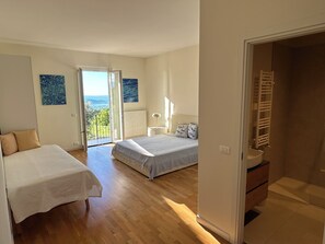 3 chambres, fer et planche à repasser, Wi-Fi, draps fournis