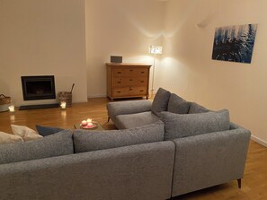 Smart TV - Spacious family home with pool and spectacular view of Lake Garda. (Lombardia)