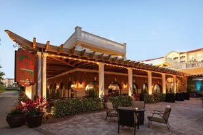 Outdoor dining - Resort Villa Near Disney World and Universal Studios, Florida (Kissimmee)