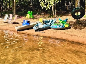 Sun-loungers, beach towels - Lakefront Family Retreat with Hot Tub, Sandy Shore & Fenced Yard – Near Clemson (Westminster)