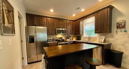 Dog friendly Lake front cottage, Hot tub, fire pit, fenced yard, family friendly