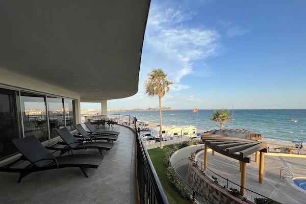 360 view of ocean, spas, and pool from terrace
