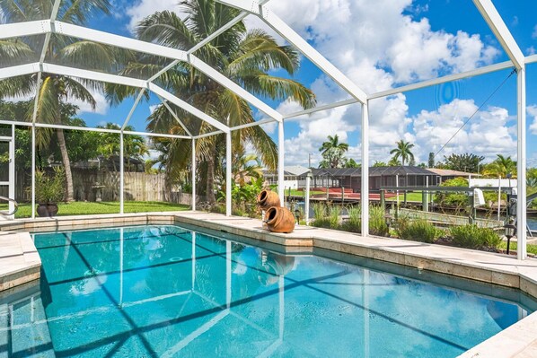 A heated pool - Sailboat Access minutes to River & Saltwater Pool -Villa Otterly Amazing- Roelens Vacations (Cape Coral)