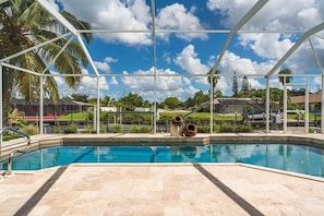 A heated pool - Sailboat Access minutes to River & Saltwater Pool -Villa Otterly Amazing- Roelens Vacations (Cape Coral)