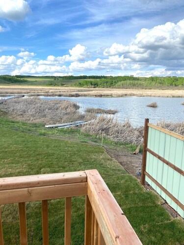 Cozy lakefront cabin on Cochin Creek