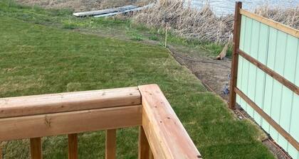 Cozy lakefront cabin on Cochin Creek