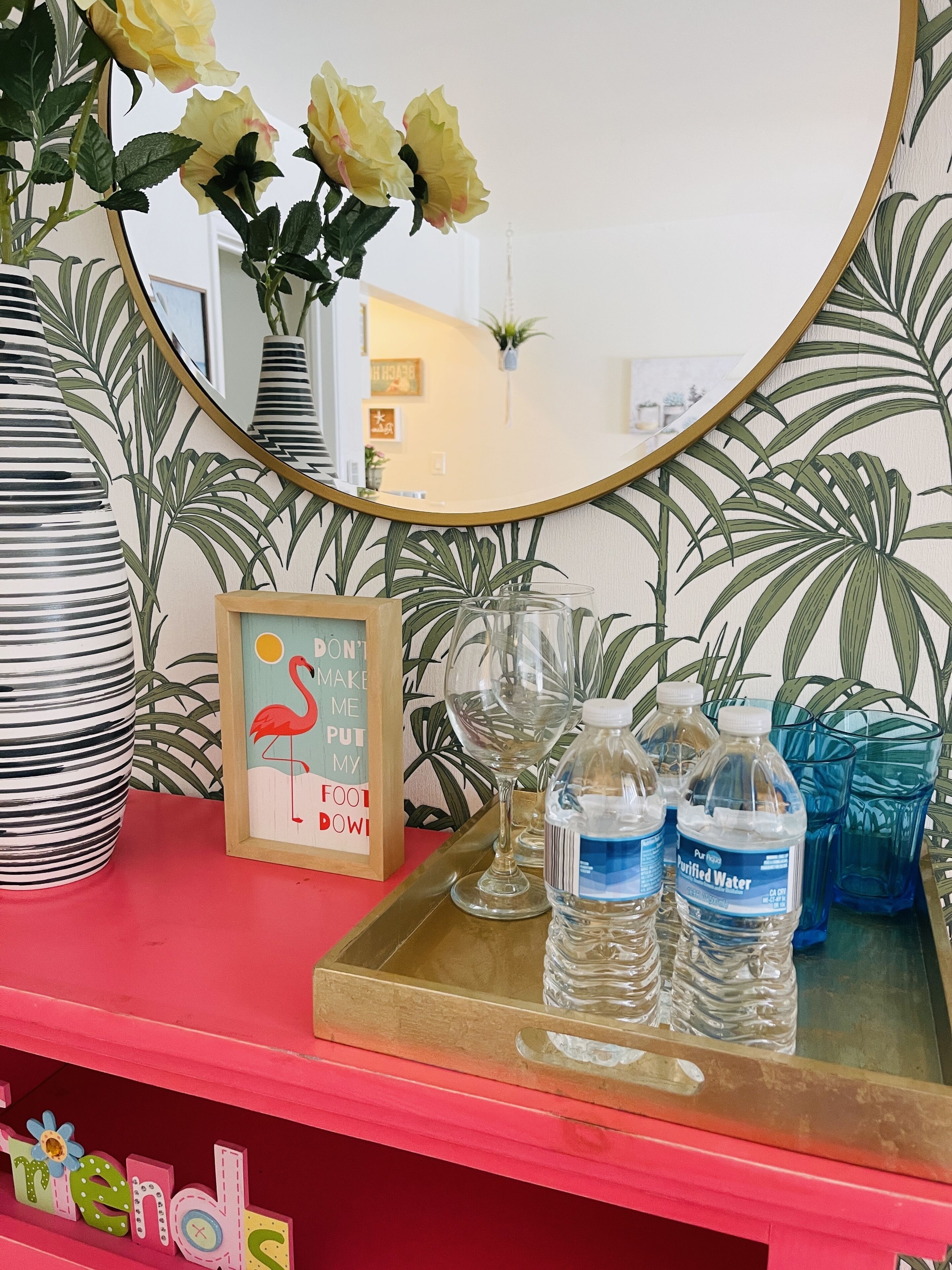 Tropical Vibes Apartment  sleeps up to 2-4 guest -walking distance to the beach!