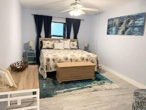 2 chambres, fer et planche à repasser, lit de bébé portatif