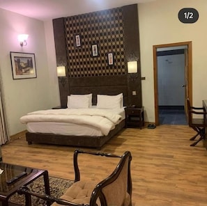 Deluxe Double Room | Iron/ironing board, free WiFi