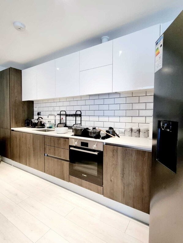 Fridge, microwave, oven, stovetop