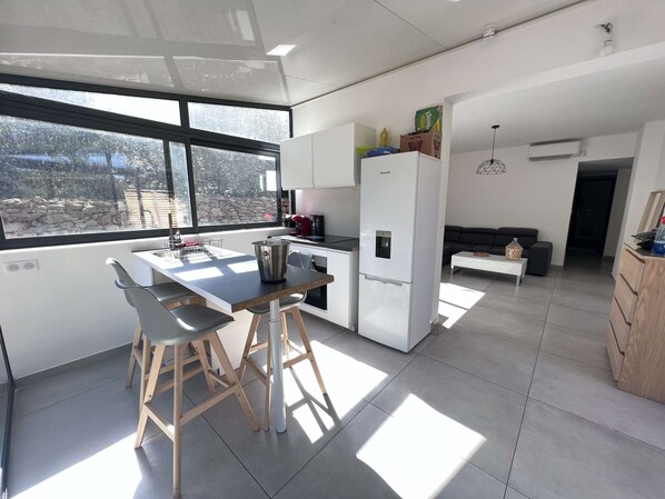 Fridge, microwave, stovetop, coffee/tea maker