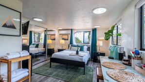 1 bedroom, iron/ironing board, WiFi, bed sheets - Romantic Treehouse Wellness Retreat (Carmel Valley)