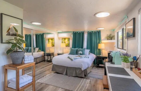 1 habitación, tabla de planchar con plancha, wifi y ropa de cama 