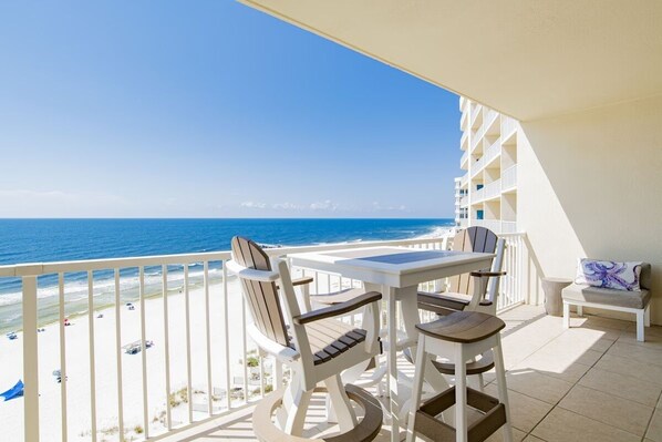 Outdoor dining - "Stella Maris" 🐟 A Pure Salt Property 🐟 Directly on the Beach! (Orange Beach)