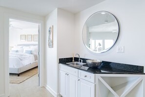 2 chambres, fer et planche à repasser, Wi-Fi gratuit, draps fournis