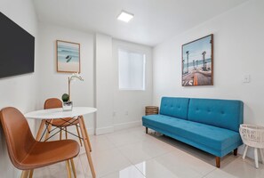 Living area - Miami Suite 208 (Miami)
