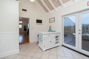 Interior - Pet Friendly Oceanfront Retreats Unbeatable Discounts on Your Seaside Sanctuary! (St. Augustine)