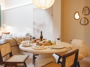 Dining - Pons i Martí - Holiday Apartment Rental Girona | Bravissimo (Girona)