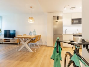 Fridge, microwave, oven, dishwasher - Gerió - Holiday Apartment Rental in Girona | Bravissimo (Girona)