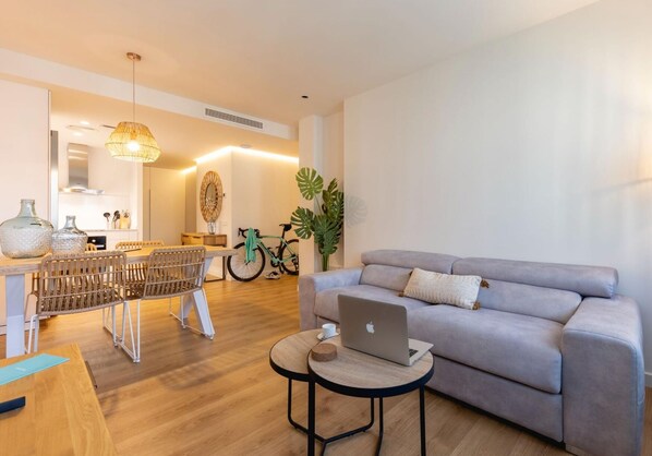 Living area - Gerió - Holiday Apartment Rental in Girona | Bravissimo (Girona)
