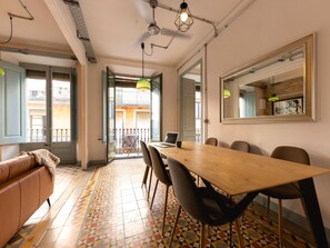 Dining - Les Rajoles - Holiday Apartment Rental in Girona | Bravissimo (Girona)