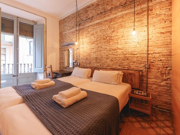 3 bedrooms, desk, iron/ironing board, Internet - Les Rajoles - Holiday Apartment Rental in Girona | Bravissimo (Girona)