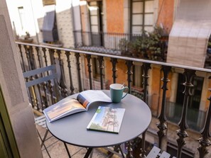 Outdoor dining - Les Rajoles - Holiday Apartment Rental in Girona | Bravissimo (Girona)